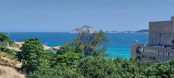 COBERTURA DUPLEX NO ARPOADOR - VISTA DESLUMBRANTE E ETERNA PARA O MAR