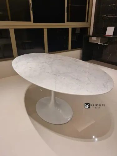 Mesa saarinen em mármore espírito santo