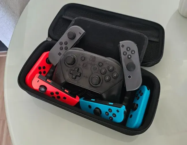 Nintendo Switch v.2 + Kit Original + Case Rígido e Extras