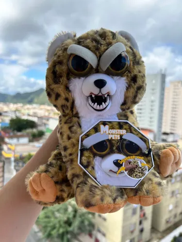 Pelúcia Feisty Monster Pets Leopardo Marrom Urso faz Caretinha