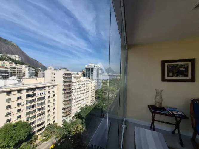 Apartamento de 2 quartos no Humaitá com vista para Pão de Açucar e lagoa - Vaga