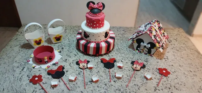 Lindo kit Minnie Vermelha Decoração Aniversário