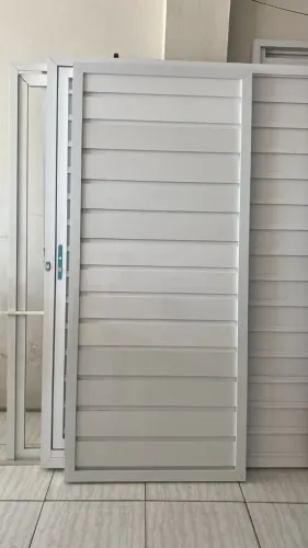 Portão Social de Alumínio Branco