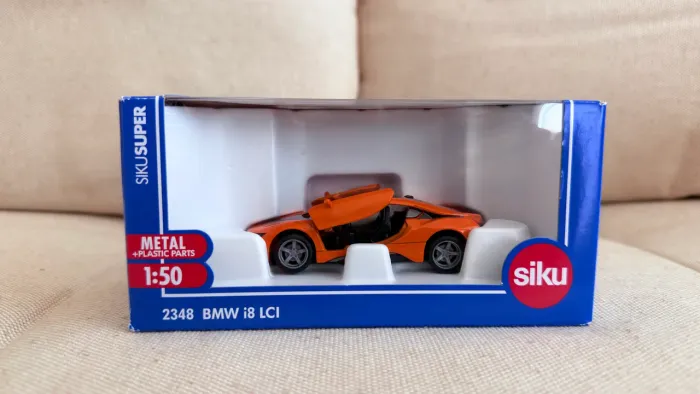 Miniatura BMW i8 LCI Siku 1:50 | Original Loja BMW Munique