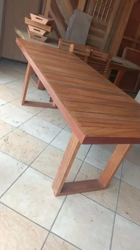 Mesa de Jantar em Madeira Maciça