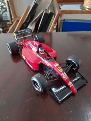 Miniatura de carro 1:20 Ferrari 643 Tamiya
