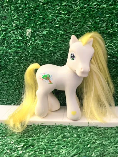 My Little Pony Breezie Building Playsets Frilly Frocks Boutique G3 Pony