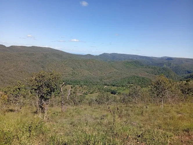 Terreno 4 hectares com RIO com poço ao fundo-67 km de Alto paraíso de GOIÁS 