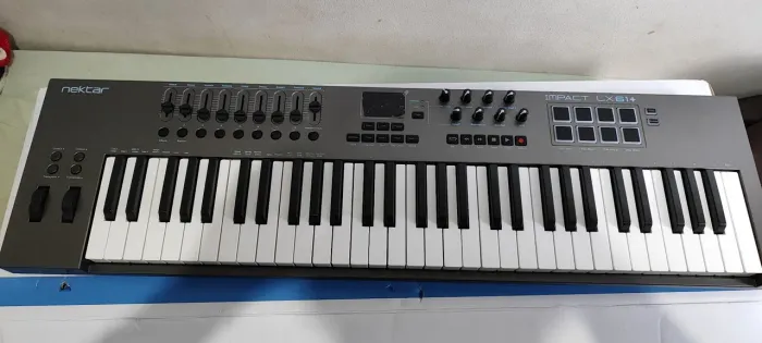 Teclado controlador Nektar Impact Lx61+