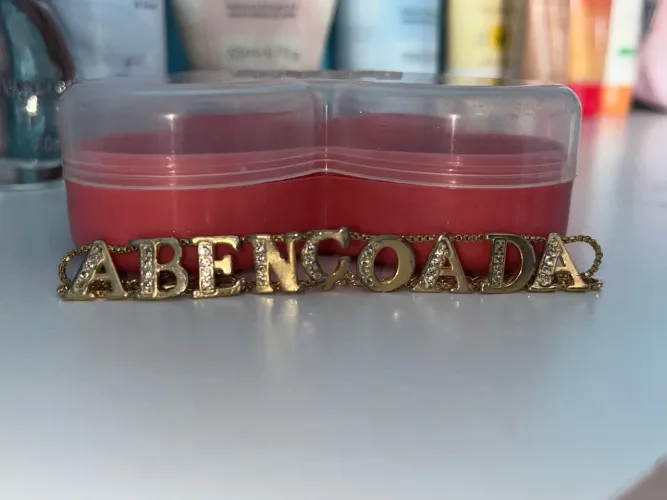 Pulseira de nome com pedras ABENÇOADA