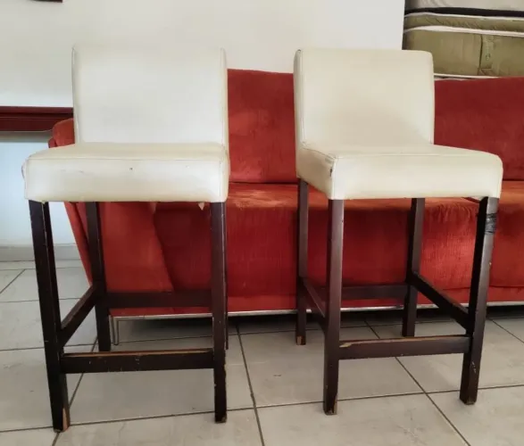 Banqueta com assento estofado