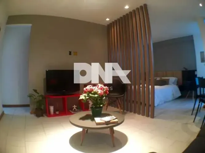 Flat : / Residencial / Centro