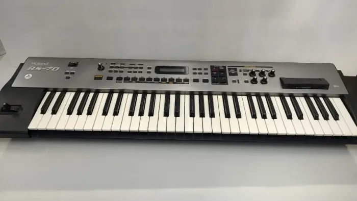 SINTENTIZADOR ROLAND