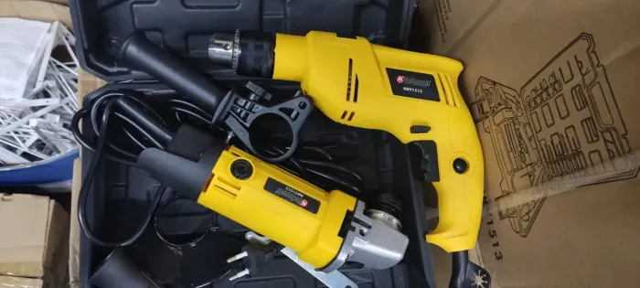 Kit Esmerilhadeira  e Furadeira  na maleta com acessórios  Nakasaki  -Nova