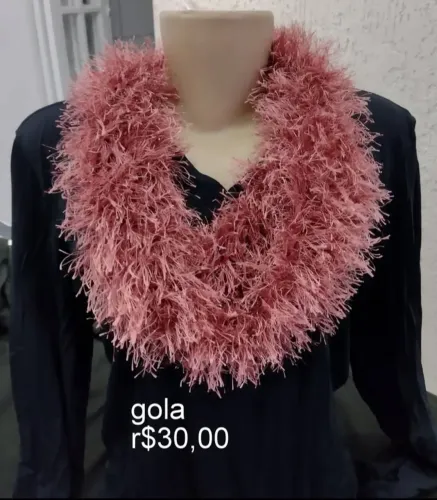 Várias golas de tricô, feito a mão 