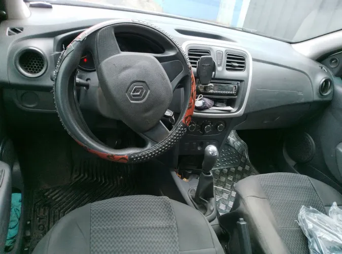 Vendo Logan 2017/2018 docs em dia sem multas