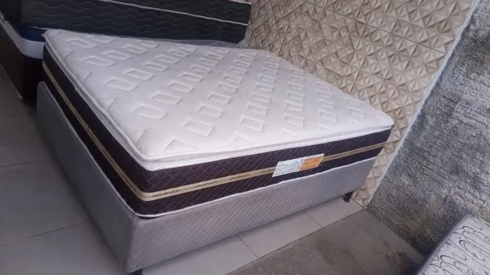 Vendo cama de casal tamanho padrão 138x188 em perfeito estado colchão de molas ensacadas