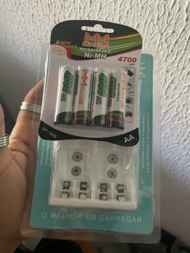 KIT CARREGADOR + 4 BATERIAS AA