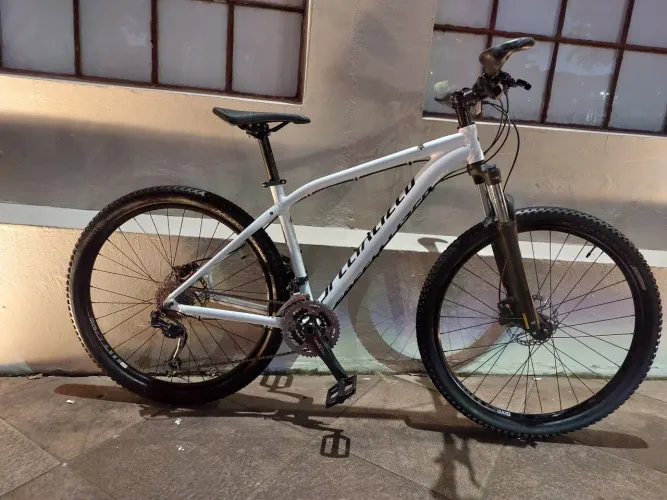 Bicicleta Specialized Pitch 27.50 M com Deore