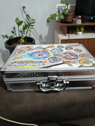 Beyblade maleta ou Beyblade separado + lancador