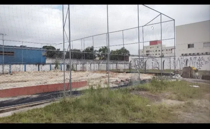CANCHA ESPORTE / BEACH TENIS/ VOLEI ESTRUTURA COMPLETA 5 MTS alt, c/ tela de Futebol Usada