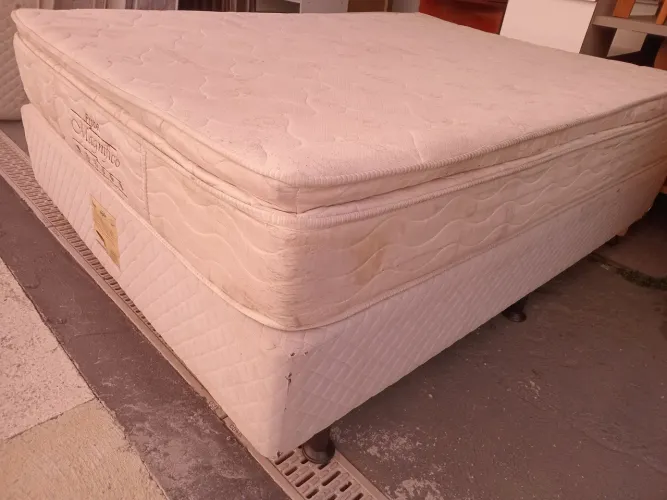 Cama box casal em bom estado. (Entrego)