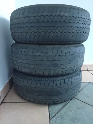 Pneus para caminhonete 265/60r18. Os três por R$: 700,00.