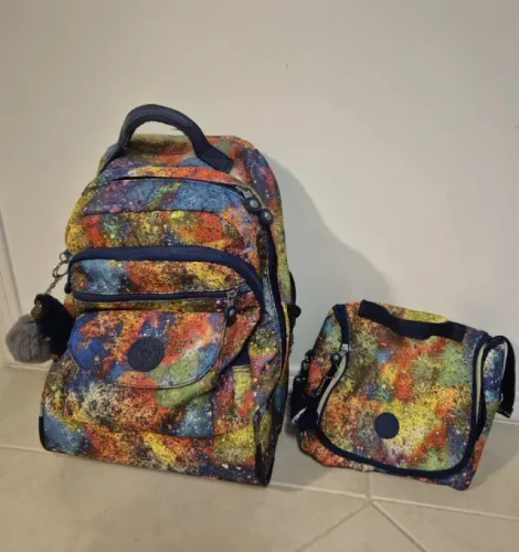 Mochila de rodinhas Kipling + Lancheira Kipling