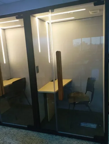 Cabine acústica para escritório.