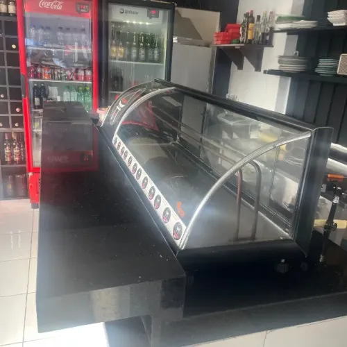 Vitrine fria para sushi