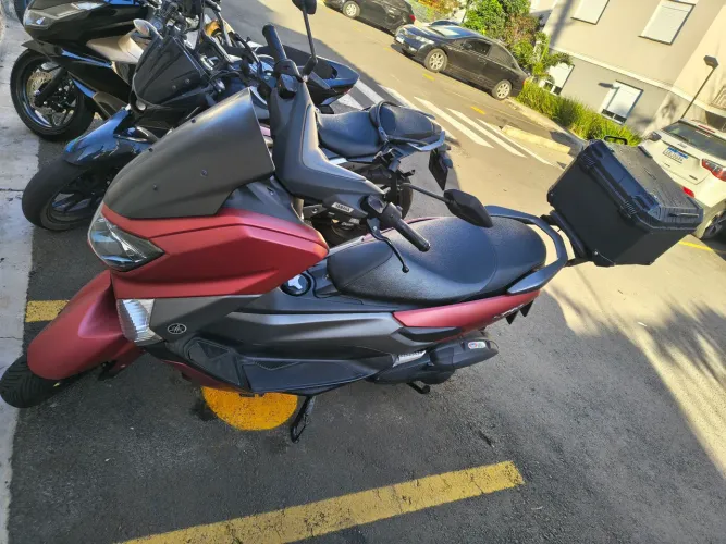 Nmax muito conservada, completa.