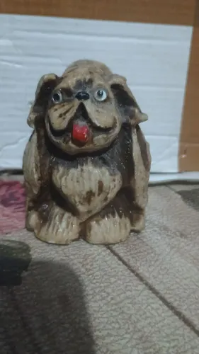 Estatueta cachorro Pequinês Cerâmica Uruguaia Vintage anos 70