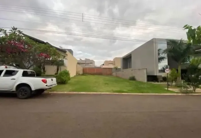 Terreno com 250m² a venda no Cond. Setvillage II