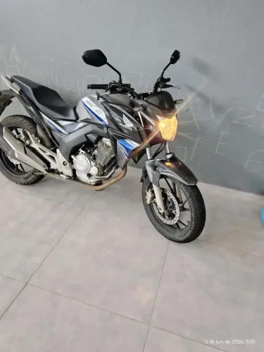 Cb Twister 250f km rodados 43.000, único dono, tabela Fipe 19.200 valor venda 18.700