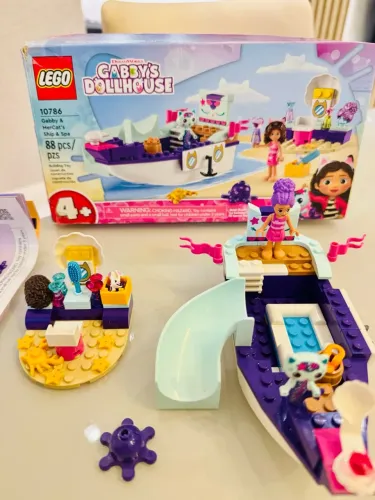 Lego Gabby's Dollhouse Navio E Spa Da Gabby E Sereiata 
