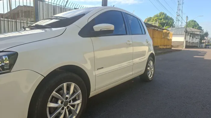 Volkswagen Fox 1.0 MI Total Flex 8V 5P 2014