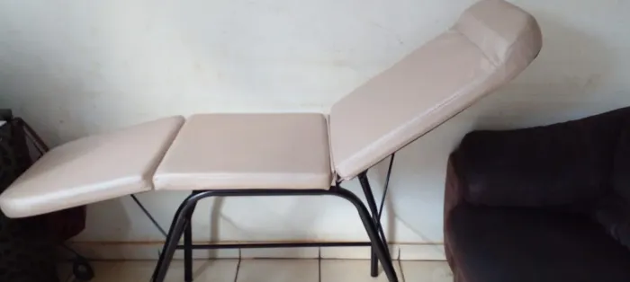 Vende-se maca de estética