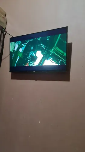 TV TCL QLED FULL HD 32 polegadas. 3 meses de uso. Ainda não garantia de fábrica