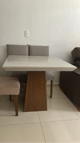 Mesa de jantar quadrada, 4 cadeiras
