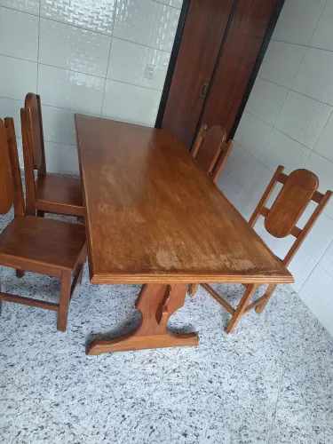 Mesa e 4 cadeiras
