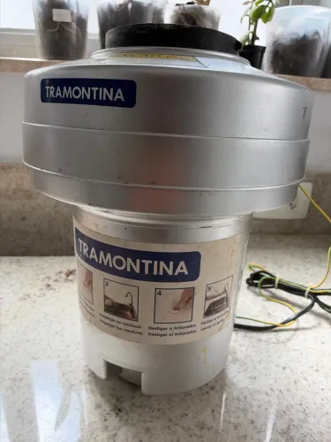 Triturador de Resíduos Alimentares Tramontina 127V - Funcionando