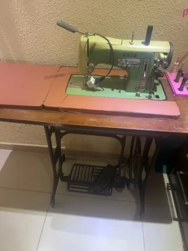 Máquina costura elgim ultramatic 