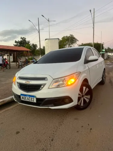 Chevrolet Onix Hatch LT 1.0 8V Flex Power Mec. 4P 2014