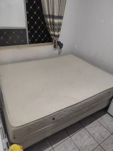 VENDE-SE CAMA DE CASAL, COM COLCHÃO (Fazemos a entrega)
