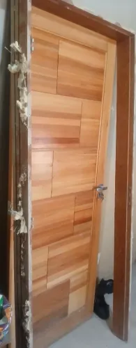 Porta madeira maciça com caixonete