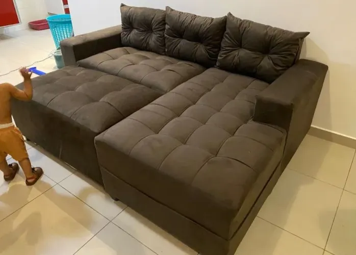 Promoção sofá cheisy trabalhado três lugares mais puff grande novos e completos