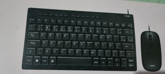 Mini teclado com mouse zerado
