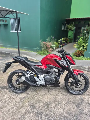 VENDO CB300F 2025 ABS - COM APENAS 12MIL QUILÔMETROS RODADOS