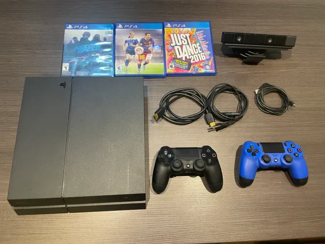 PS4 500 gb + PS Câmera + 2 controles + jogos