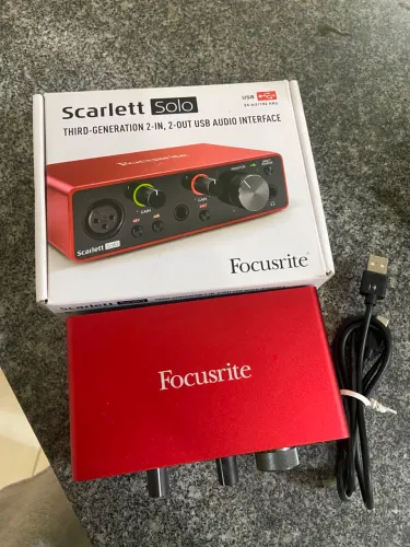 Interface de Áudio Focusrite Scarlett (2i2 ou Solo) 3ª Geração - Impecável na Caixa!*